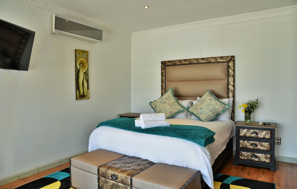 Room, Shared Bathroom (Zambezi Queen) photo 1