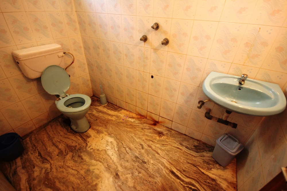 Standard Room, 1 Double Bed (Non Ac) photo 2