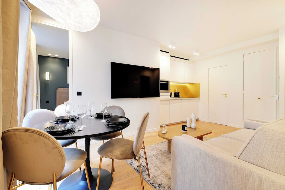 Apartment photo 2