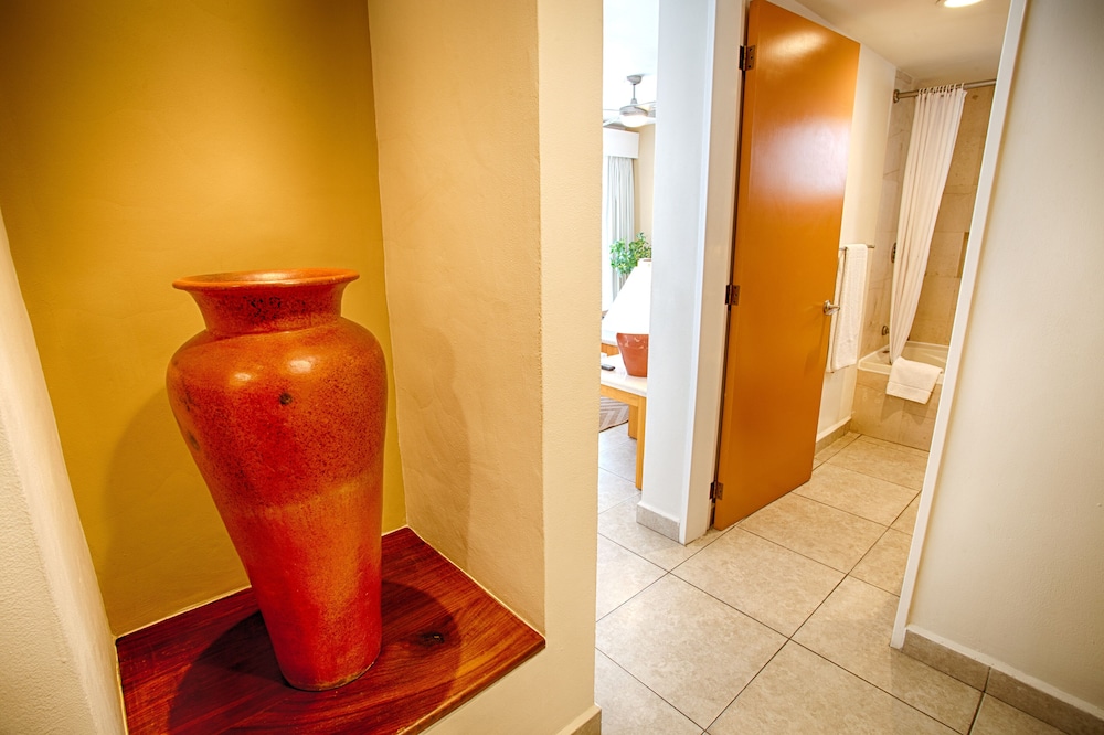 Suite, 2 Bedrooms, Balcony (Ocean front. Balcony or Terrace) - Photo 5