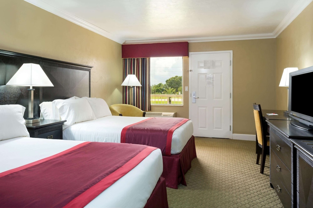 Room, 2 Double Beds, Non Smoking - Photo 1
