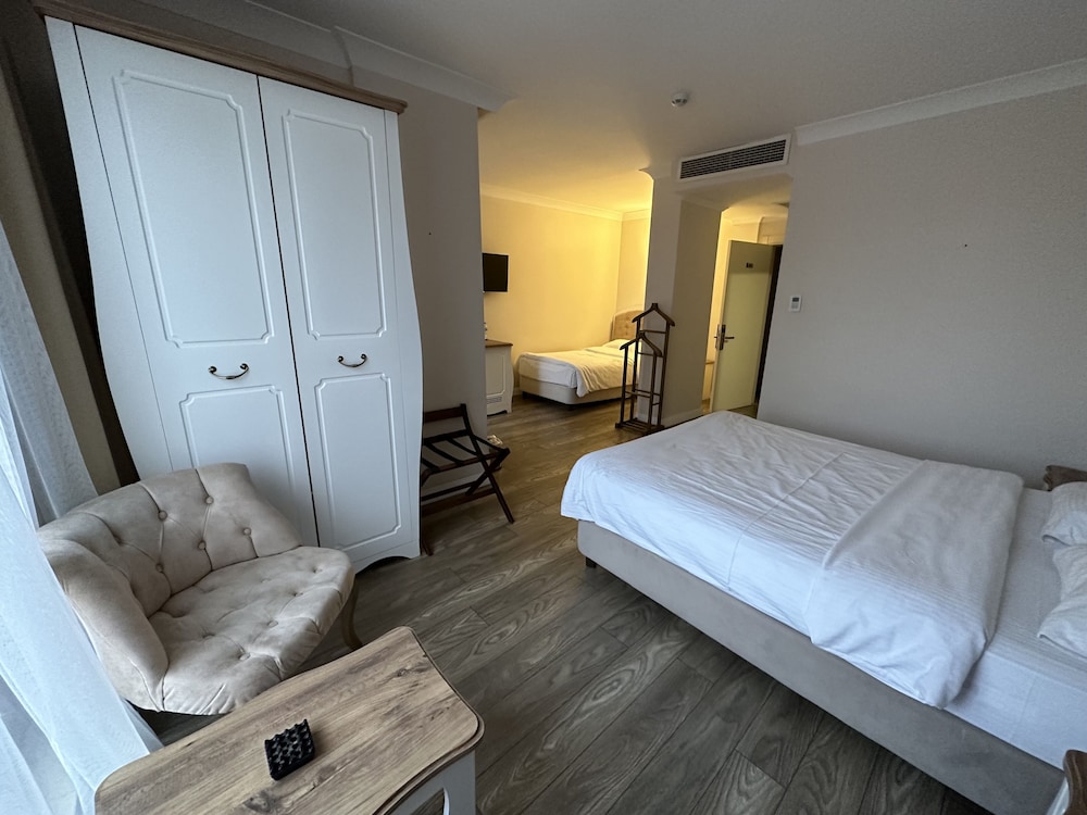 Family Double or Twin Room, Multiple Beds, City View