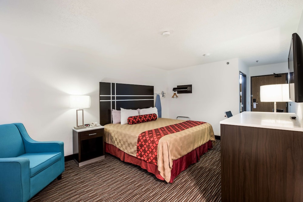 Suite, 1 King Bed, Non Smoking, Jetted Tub - Photo 1