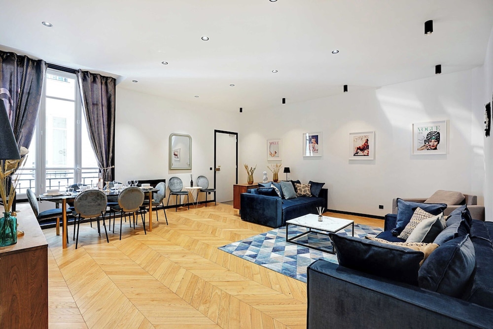 Apartment photo 2