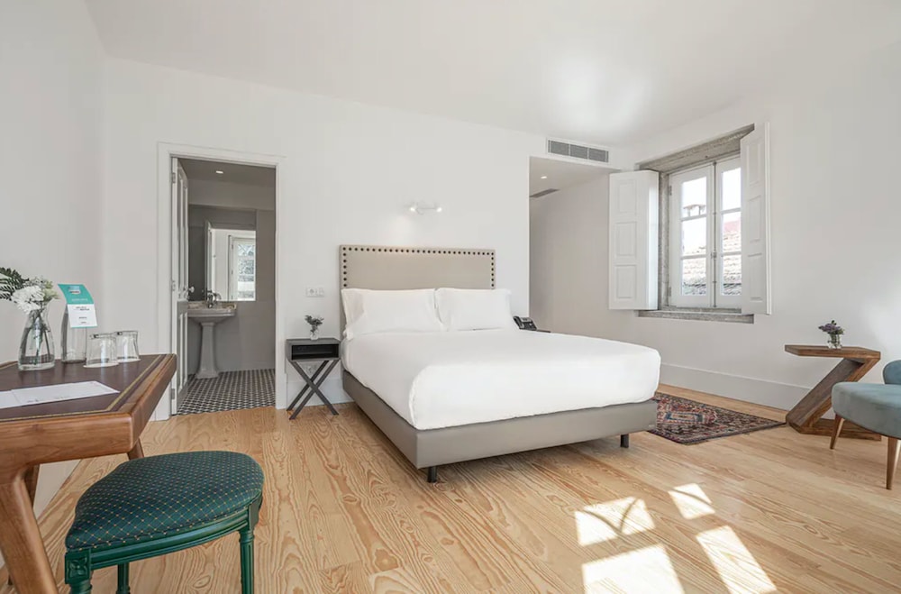 Suite (Vintage) - Photo 2