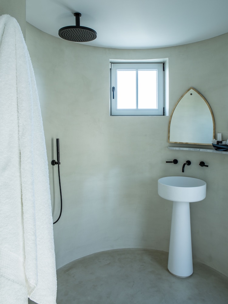 Deluxe Double Room, 1 King Bed, Balcony, Sea View photo 3