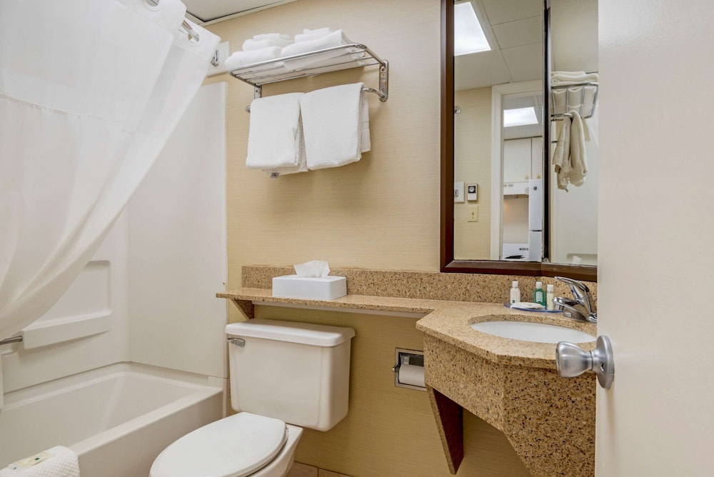 Room, 2 Queen Beds, Non Smoking (Efficiency) - Photo 4