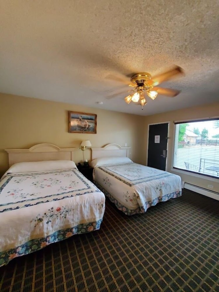 Traditional Double Room, 2 Queen Beds photo 3