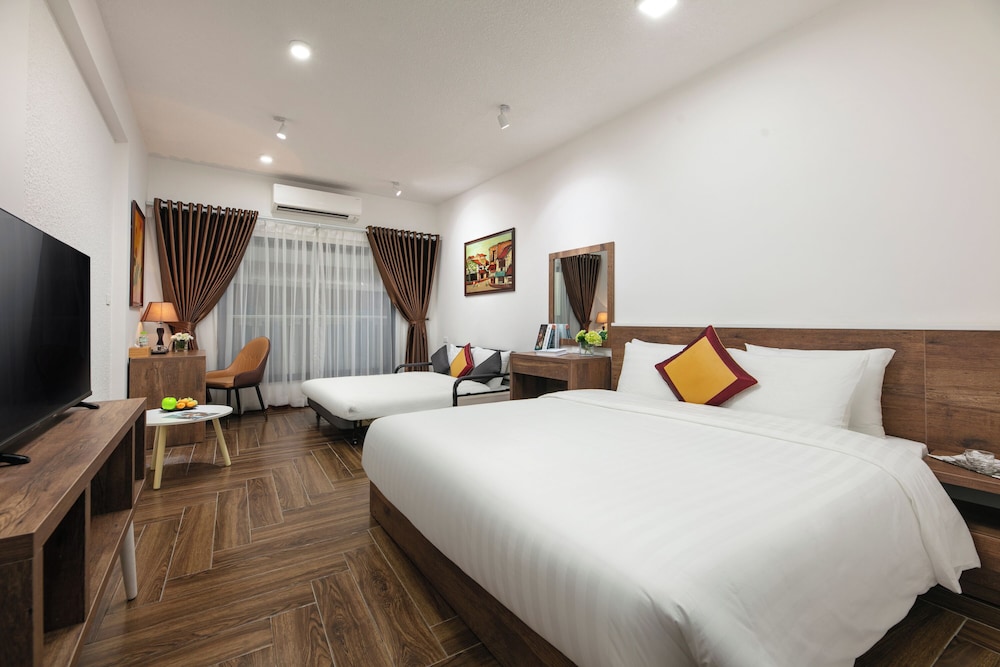 Deluxe Triple Room, Non Smoking, Private Bathroom