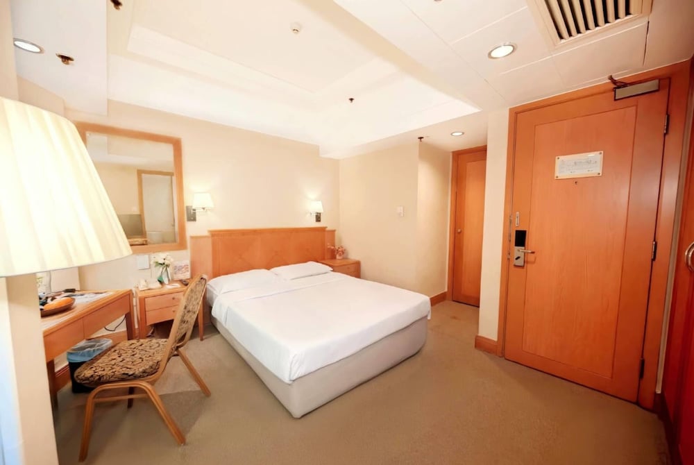 Economy Room, 1 Queen Bed, Non Smoking
