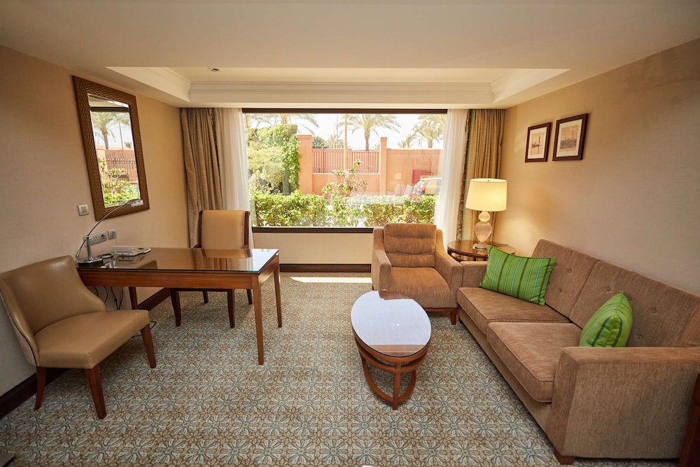 Deluxe Room, 1 King Bed, Balcony, Pool View thumbnail 5