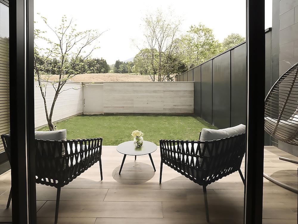 Premium Room, 2 Queen Beds, Accessible (Outdoor Living Area) - Photo 4