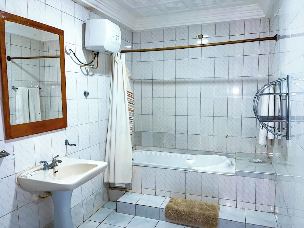 Deluxe Double or Twin Room photo 3