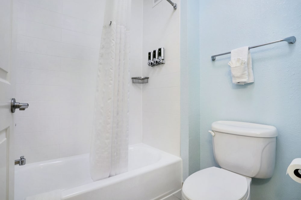 Suite, 2 Bedrooms, Kitchen (with Two King Beds) - Photo 7