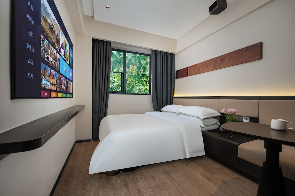Elite Double Room, Garden View