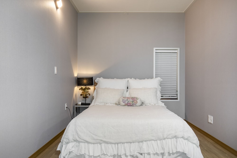 Basic Room, 1 Queen Bed, Ocean View (private whirlpool, 102) - Photo 2