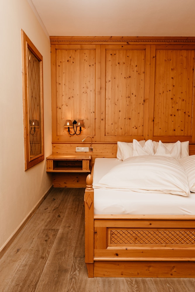 Basic Double Room, 1 Queen Bed, Mountainside photo 1