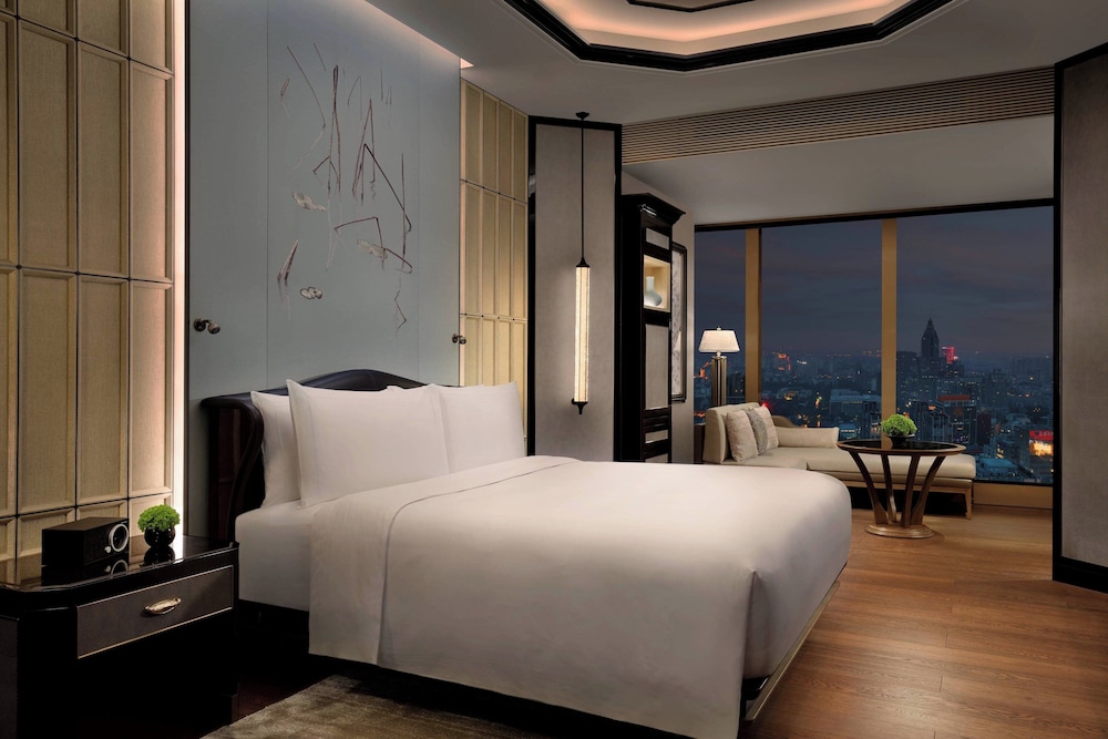 Club Room, 1 King Bed (View) - Photo 1