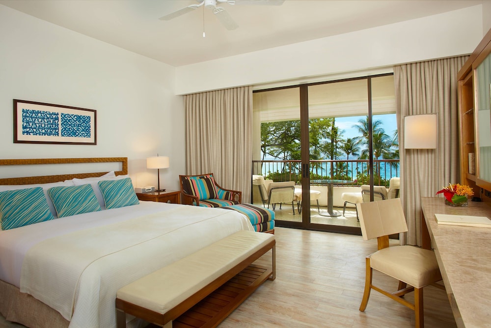 Room, 1 King Bed, Beachfront (Floor 2-4, Renovated) - Photo 1