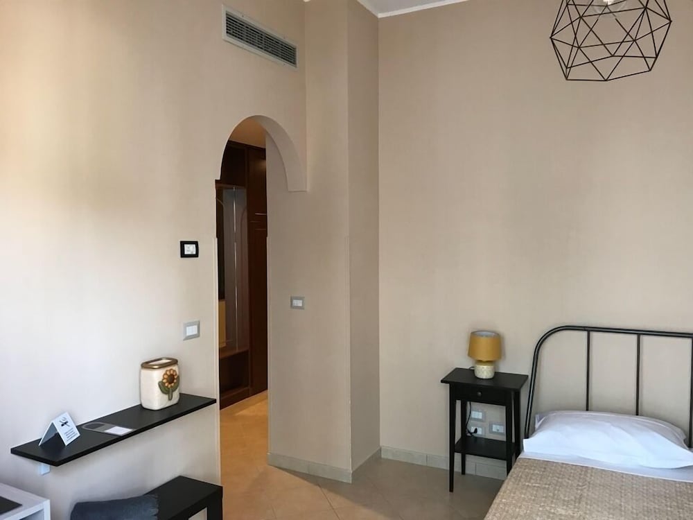 Deluxe Double or Twin Room, Partial Sea View photo 2