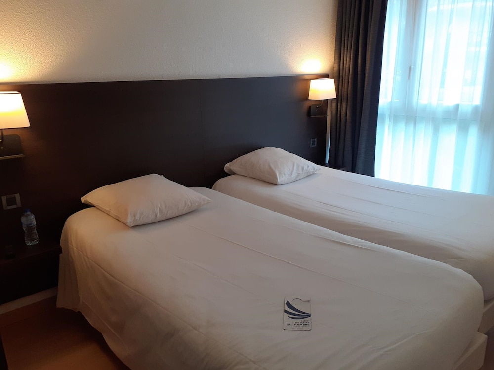 Standard Room, 2 Twin Beds - Photo 1