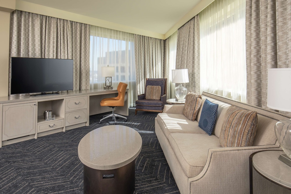 Suite, 1 King Bed (Parlor)