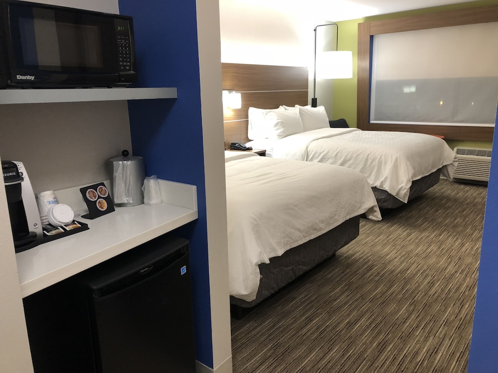 Standard Room, 2 Queen Beds (Communications) photo 2