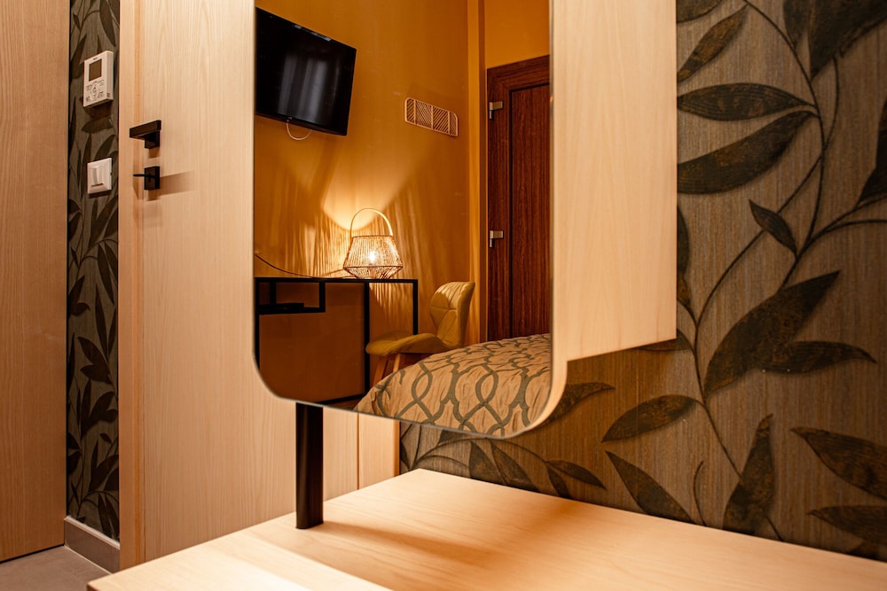 Deluxe Room - Photo 2