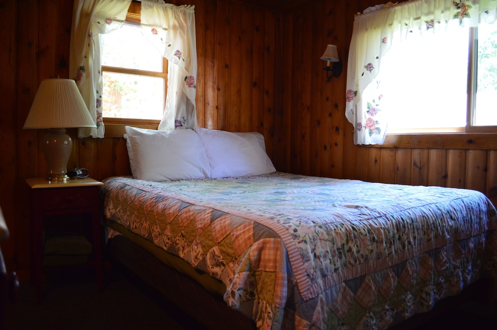 Cabin, 1 Bedroom (Spruce @ Wildwood - Not Pet Friendly) photo 3