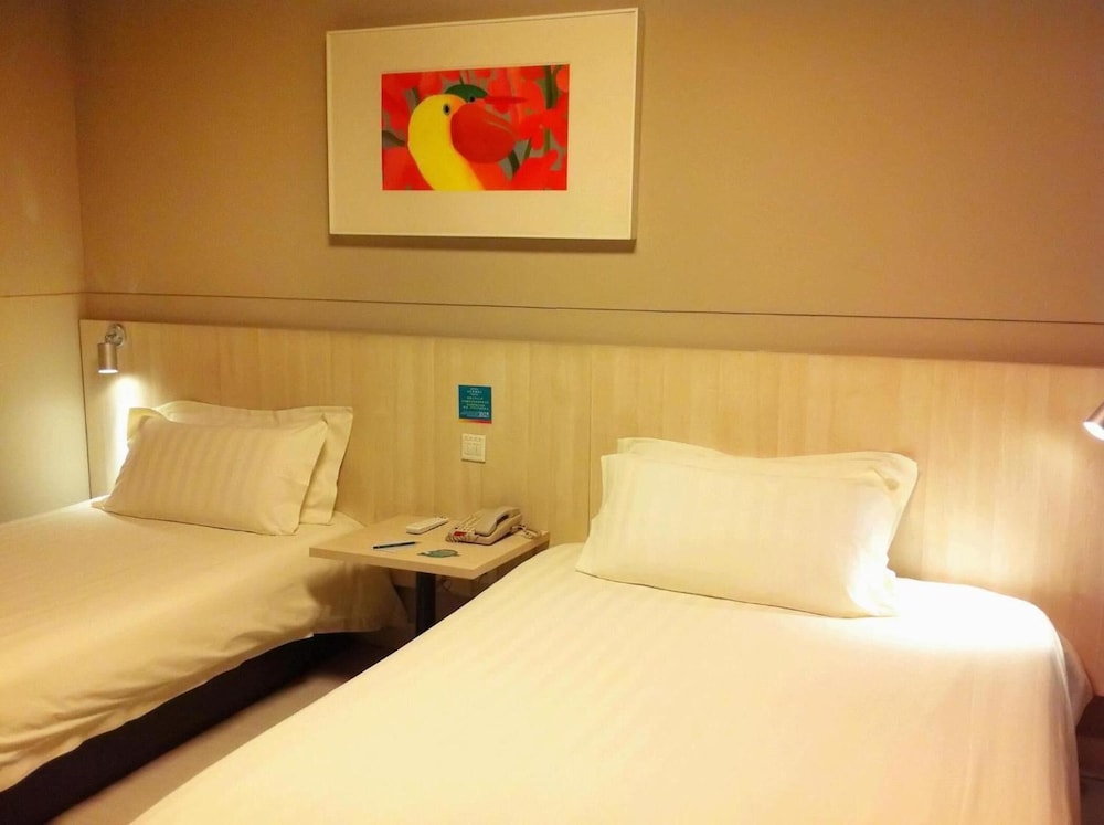 Standard Room, Multiple Beds photo 3