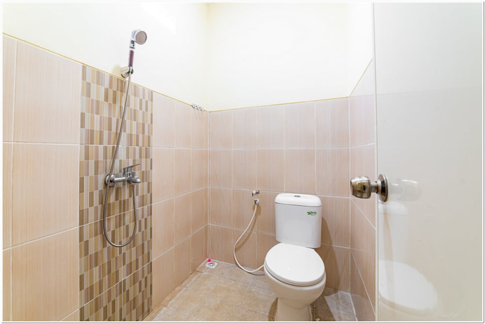 Double Room (Reddoorz) photo 2
