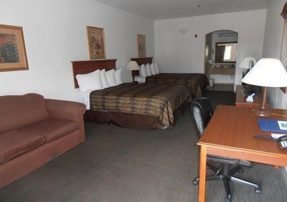 Standard Room, 2 Queen Beds, Non Smoking photo 3