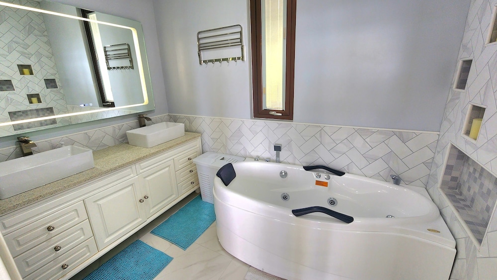 Luxury Villa, Ocean View photo 3