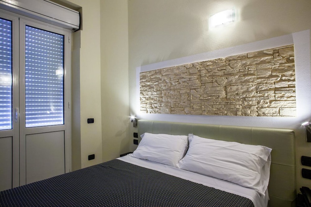 Deluxe Double Room, Hill View - Photo 3