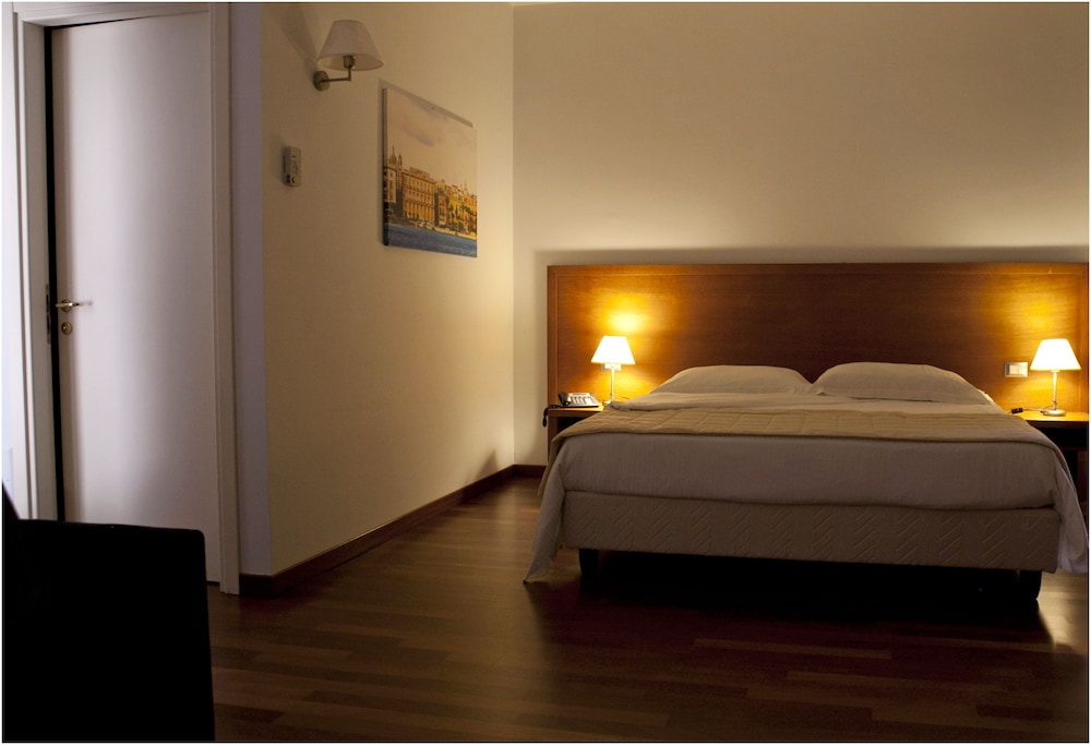 Standard Double or Twin Room, 1 Double or 2 Twin Beds - Photo 2