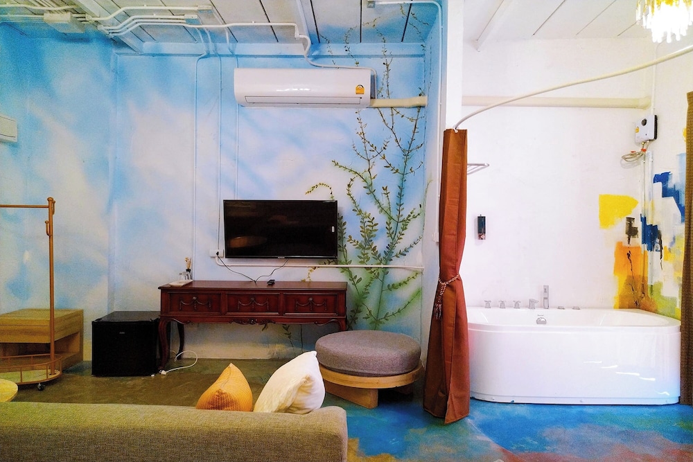 Deluxe Room - Photo 12