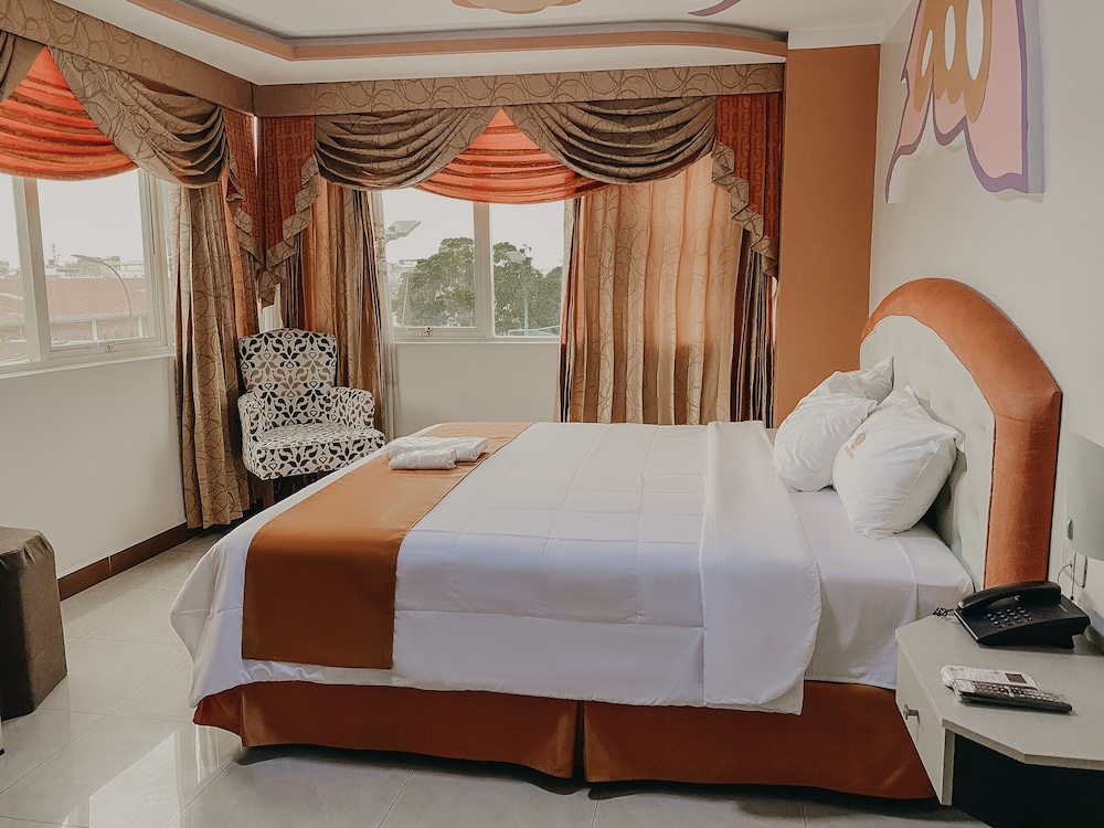 Honeymoon Room, 1 King Bed, Accessible photo 1