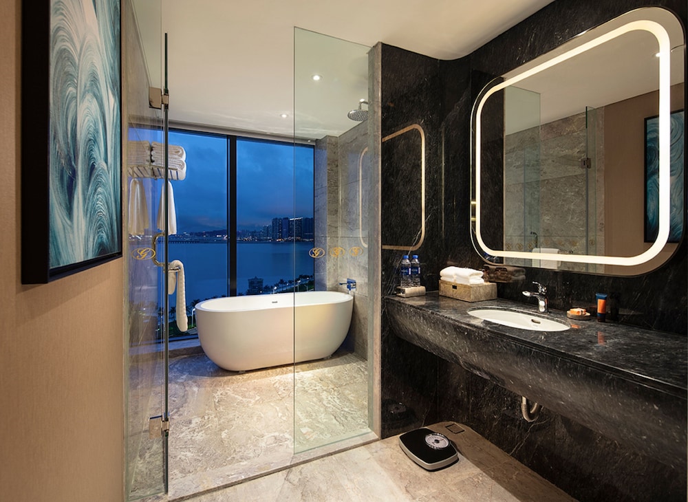 Premium Sea View Family Room photo 3