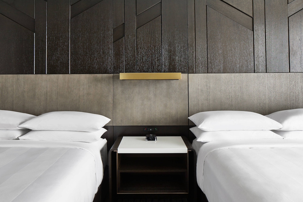 Room, 2 Queen Beds - Photo 3