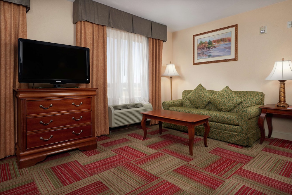 Suite, 1 King Bed, Accessible, Non Smoking photo 3