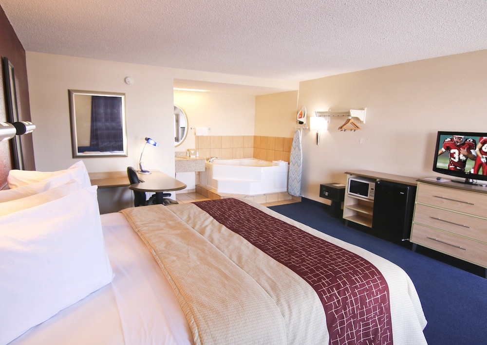 Standard Suite, 1 King Bed, Non Smoking, Jetted Tub (Two Room) - Photo 6