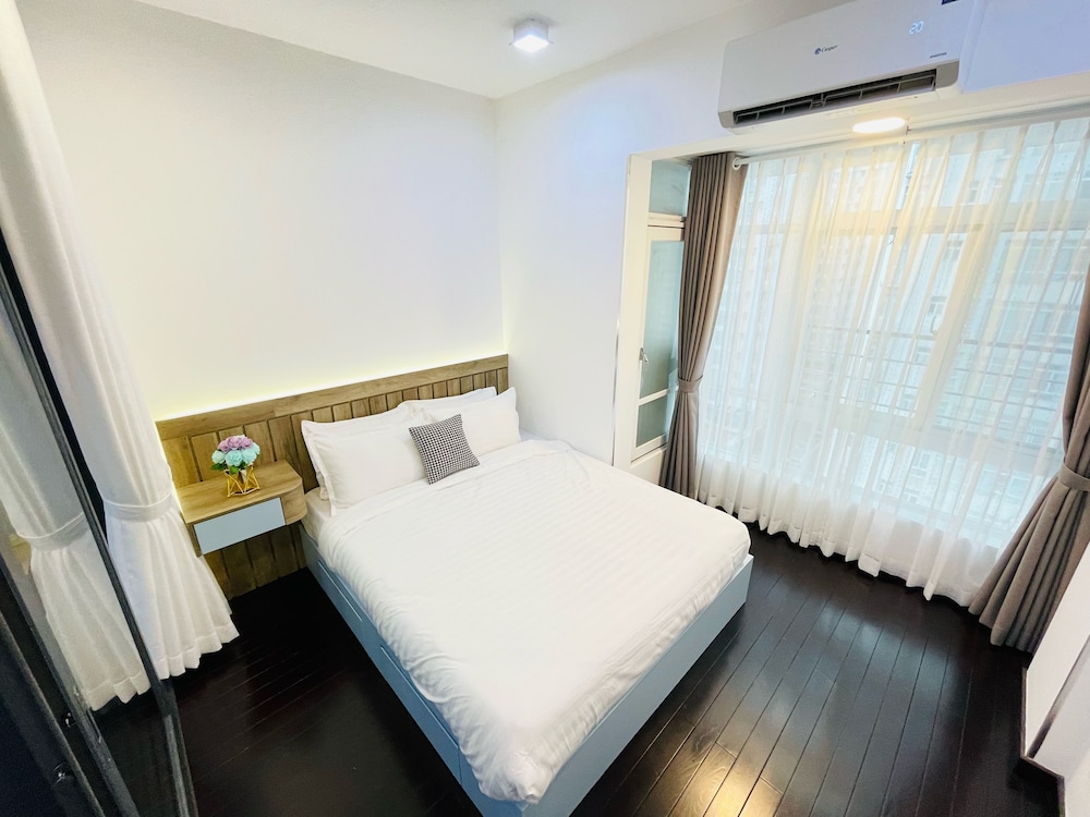 Deluxe Condo, City View photo 3