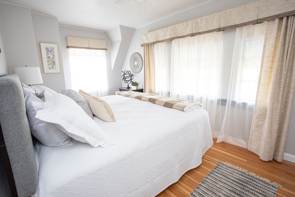 Luxury Suite, 1 King Bed, Syrah Suite photo 2