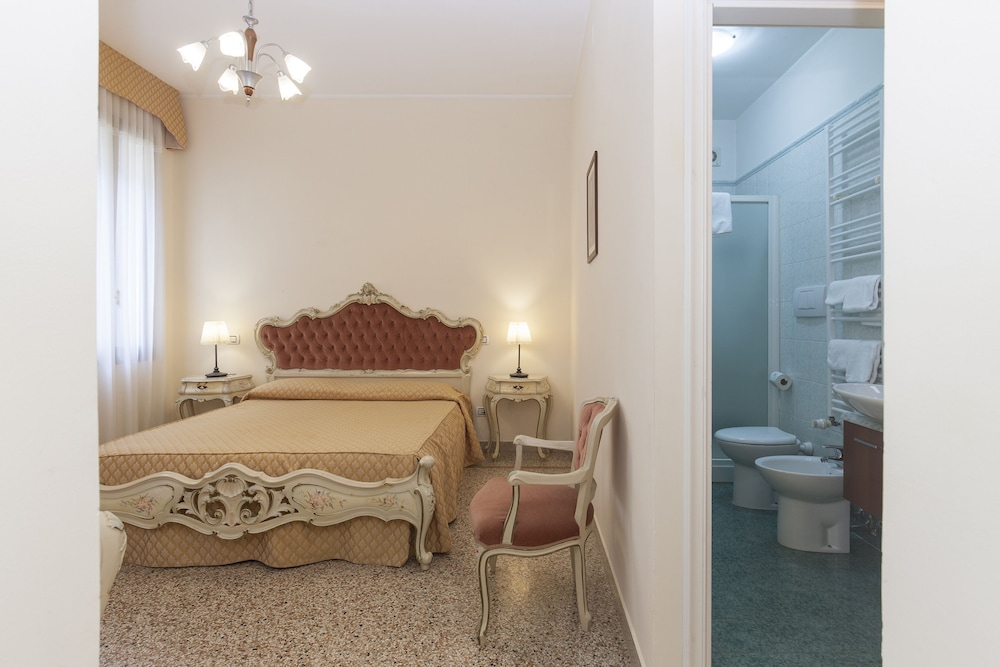 Classic Double Room photo 3