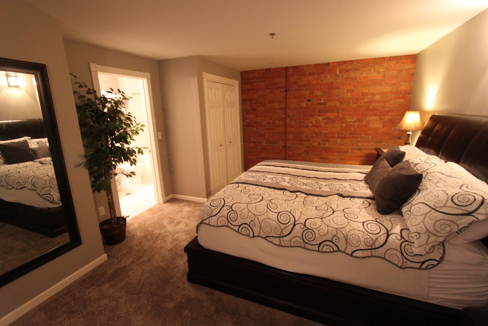 Luxury Suite, 1 King Bed with Sofa bed, Non Smoking, City View photo 1