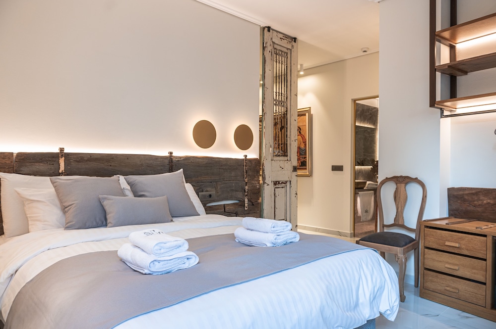 Luxury Apartment - Photo 5
