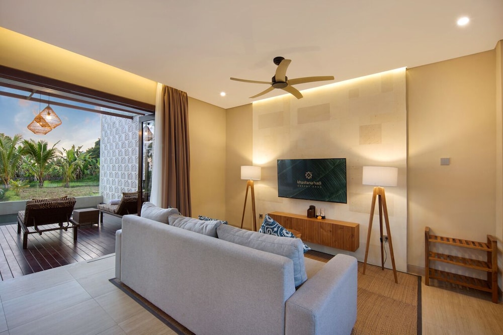 Cozy 1 Bedroom Romantic Pool Villa with Paddyfield View photo 2