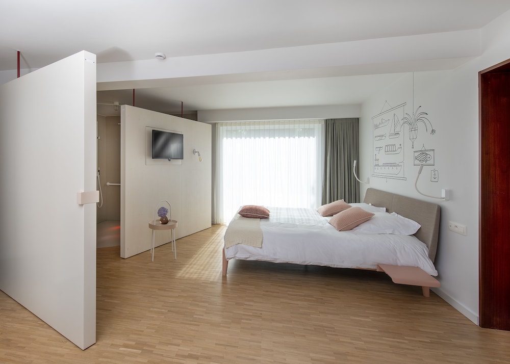 Double Room, 1 King Bed, Accessible, Ground Floor (Haven) photo 1