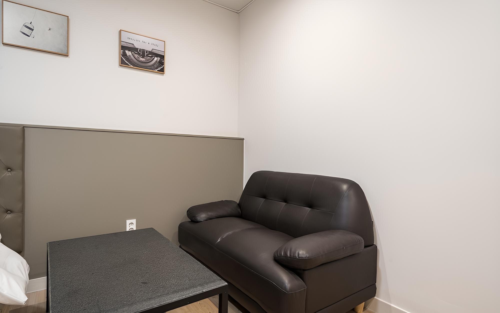 Room (Family (non-smoking room no consecuti) - Photo 5