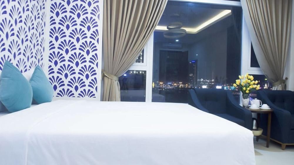 Two Bedrooms Suite with Partial River View photo 2